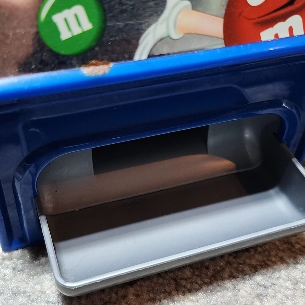 VINTAGE BLUE M&M WORLD COLLECTIBLE MEMORABILIA